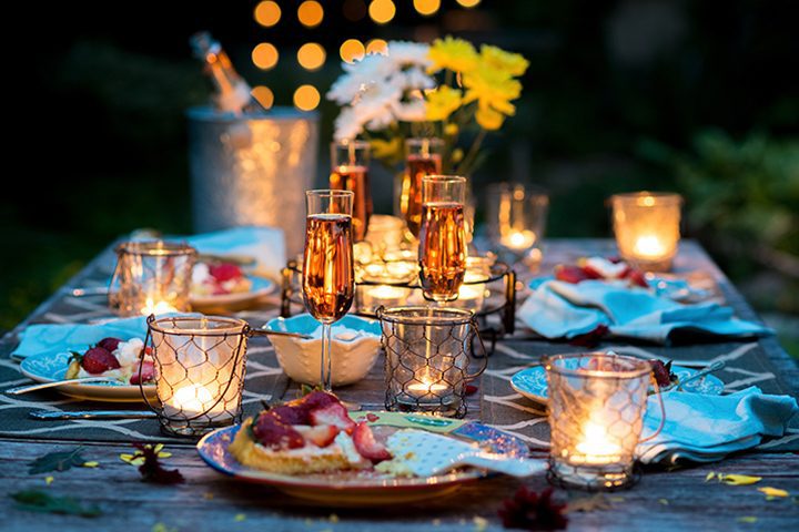 A Candlelight Dinner-Date Night Ideas For Parents This Valentine's Day